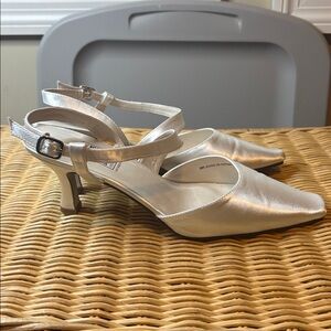 Special Occasions Women's White Heels Size 9M NWOT